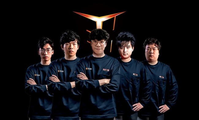 在考辛斯身 在考辛斯身