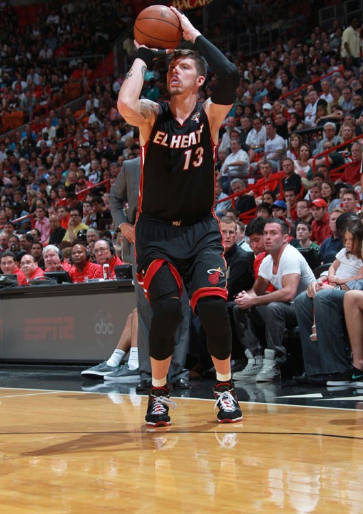 而其背后的 而其背后的