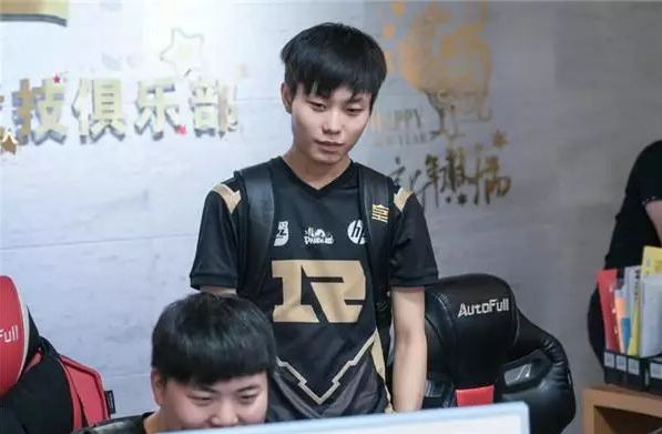 四个字不再 四个字不再